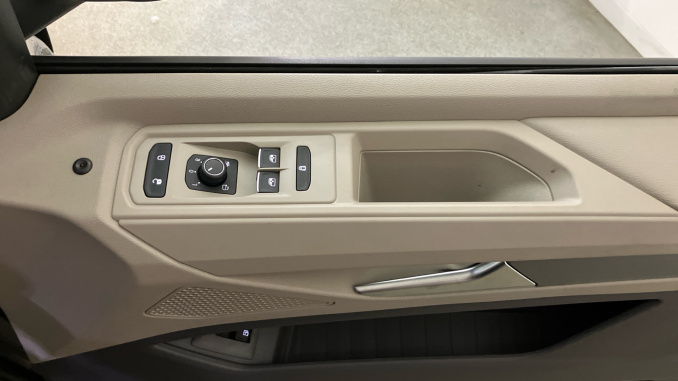 Volkswagen Multivan 1.5 TSI eHybrid Life 5dr 4MOTION DSG Estate - Image 19
